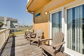Pet-friendly Galveston Home w/ Wraparound Deck