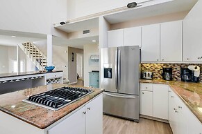 Pet-friendly Galveston Home w/ Wraparound Deck