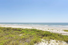 Pet-friendly Galveston Home w/ Wraparound Deck