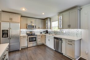 Modern Richmond Home w/ Deck, Close to Downtown!