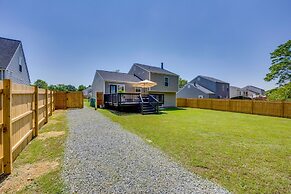 Modern Richmond Home w/ Deck, Close to Downtown!