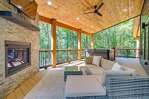 Luxurious Cabin Oasis: Hot Tub & Cozy Fireplace