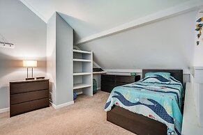 Kaunakakai Vacation Rental w/ Pool Access & A/c!