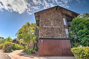 Kaunakakai Vacation Rental w/ Pool Access & A/c!