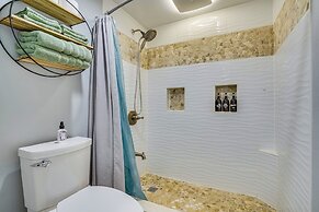 Kaunakakai Vacation Rental w/ Pool Access & A/c!