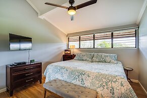 Kaunakakai Vacation Rental w/ Pool Access & A/c!