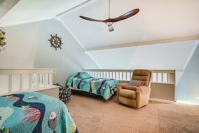 Kaunakakai Vacation Rental w/ Pool Access & A/c!