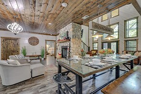 Gorgeous Broken Bow Family Home w/ Private Hot Tub