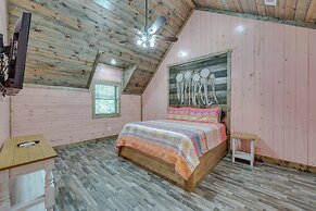 Gorgeous Broken Bow Family Home w/ Private Hot Tub