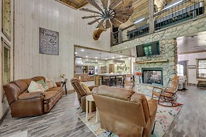 Gorgeous Broken Bow Family Home w/ Private Hot Tub
