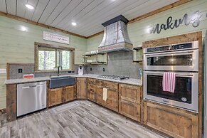Gorgeous Broken Bow Family Home w/ Private Hot Tub