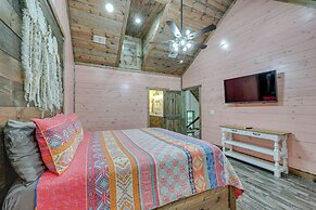 Gorgeous Broken Bow Family Home w/ Private Hot Tub