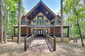 Gorgeous Broken Bow Family Home w/ Private Hot Tub
