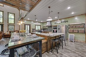Gorgeous Broken Bow Family Home w/ Private Hot Tub