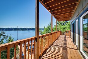 Private Beach at Waterfront Harstine Island Escape