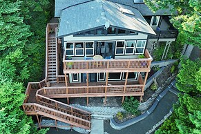 Private Beach at Waterfront Harstine Island Escape