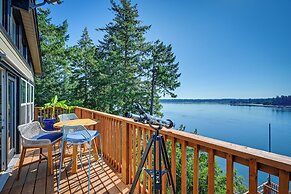 Private Beach at Waterfront Harstine Island Escape