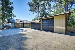 Private Beach at Waterfront Harstine Island Escape
