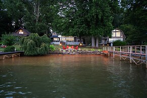 'commodore Bay Waterfront Home on Lake Norman!