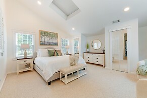 'commodore Bay Waterfront Home on Lake Norman!