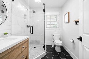 'commodore Bay Waterfront Home on Lake Norman!