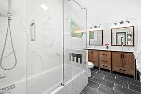 'commodore Bay Waterfront Home on Lake Norman!