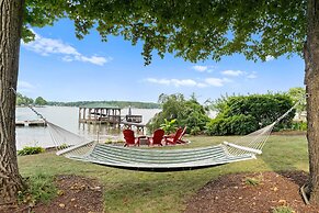 'commodore Bay Waterfront Home on Lake Norman!