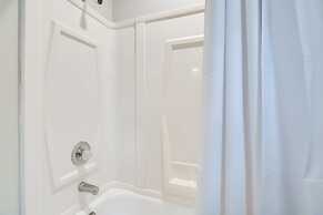 Schooner Creek Cabin w/ Fishing, Boating & More!