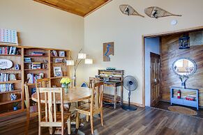 Lakefront Bliss: Coeur D'alene Cabin w/ Dock!