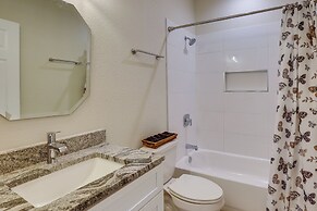 Charming Willis Hideaway < 1 Mi to Lake Conroe!