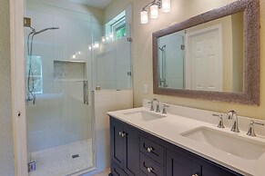 Charming Willis Hideaway < 1 Mi to Lake Conroe!