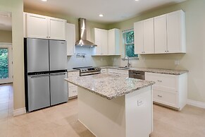 Charming Willis Hideaway < 1 Mi to Lake Conroe!