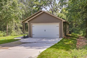 Charming Willis Hideaway < 1 Mi to Lake Conroe!