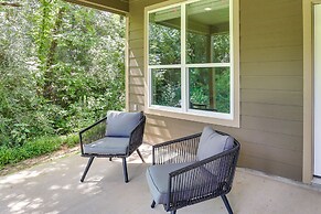 Charming Willis Hideaway < 1 Mi to Lake Conroe!
