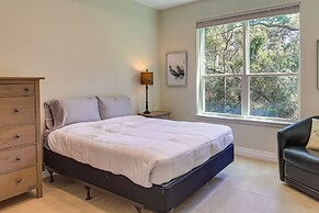 Charming Willis Hideaway < 1 Mi to Lake Conroe!