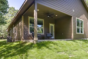 Charming Willis Hideaway < 1 Mi to Lake Conroe!