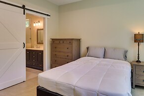 Charming Willis Hideaway < 1 Mi to Lake Conroe!