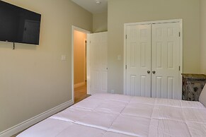 Charming Willis Hideaway < 1 Mi to Lake Conroe!