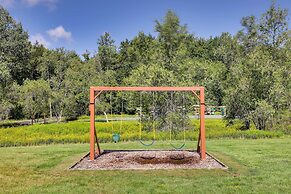 Traditional Blakeslee Chalet: Deck & Lake Access!