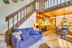 Traditional Blakeslee Chalet: Deck & Lake Access!