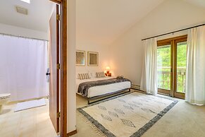 Traditional Blakeslee Chalet: Deck & Lake Access!