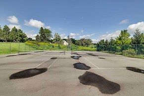 Traditional Blakeslee Chalet: Deck & Lake Access!