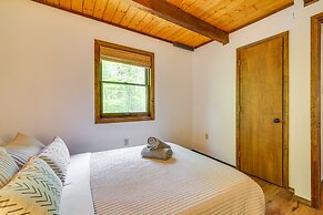 Traditional Blakeslee Chalet: Deck & Lake Access!