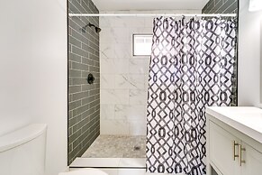 Pet-friendly Home w/ Yard, Near Downtown Royal Oak