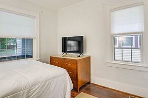 Pet-friendly Home w/ Yard, Near Downtown Royal Oak