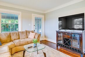 Pet-friendly Home w/ Yard, Near Downtown Royal Oak