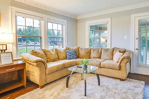 Pet-friendly Home w/ Yard, Near Downtown Royal Oak