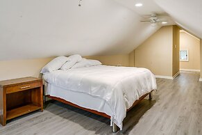 Pet-friendly Home w/ Yard, Near Downtown Royal Oak