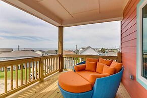 Steps to Coast: Gorgeous Beach House in Galveston