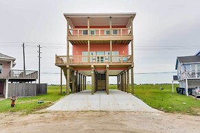 Steps to Coast: Gorgeous Beach House in Galveston